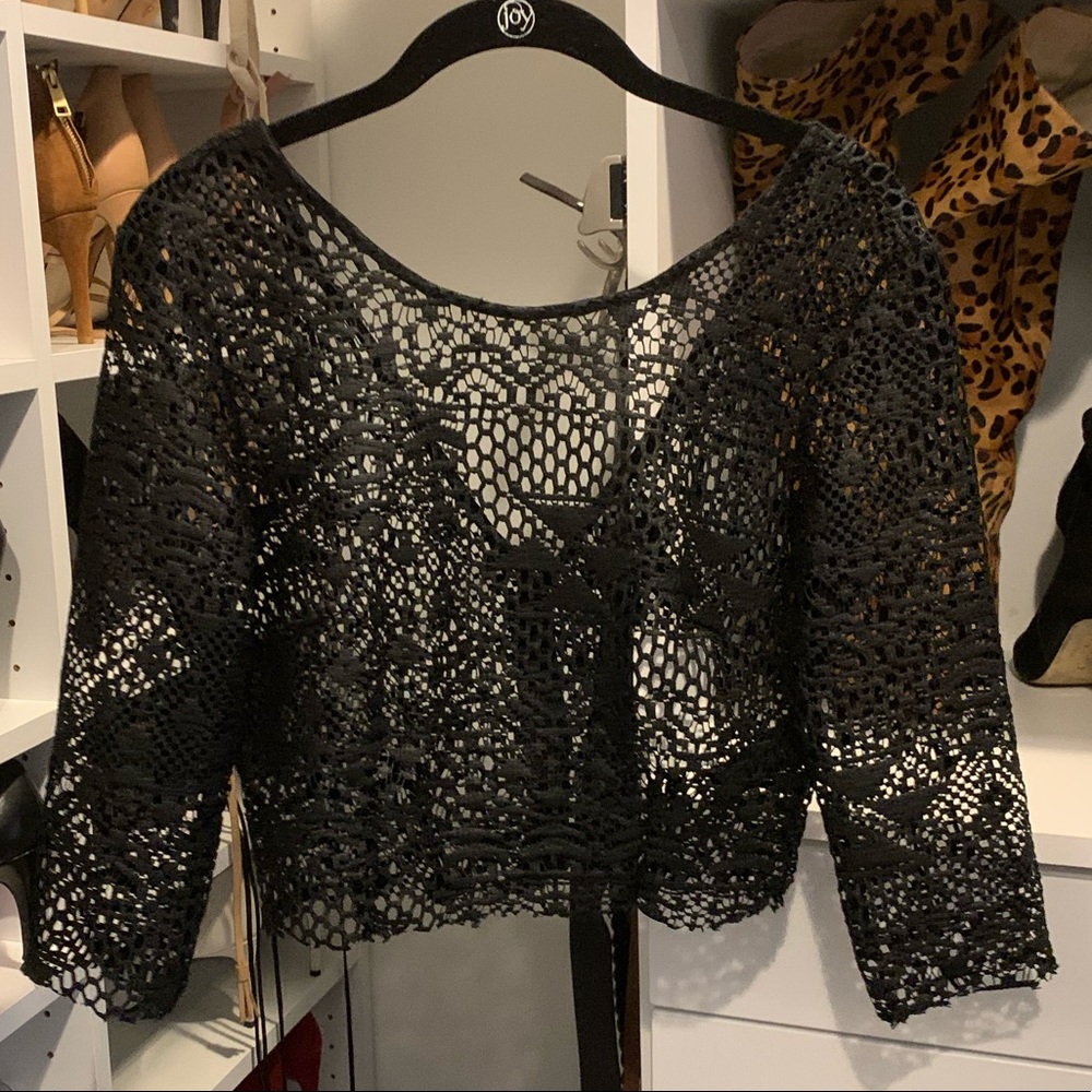 Black short-sleeve v-neck lace crop top size L